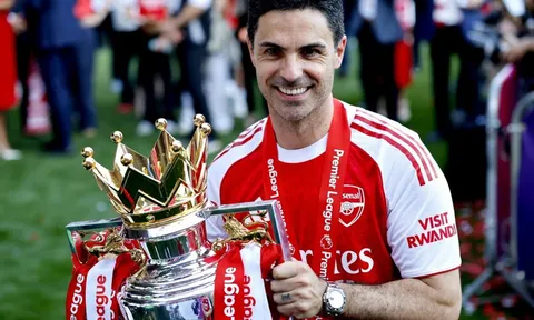 HLV Arteta phá nát văn phòng để thu phục sao Arsenal
