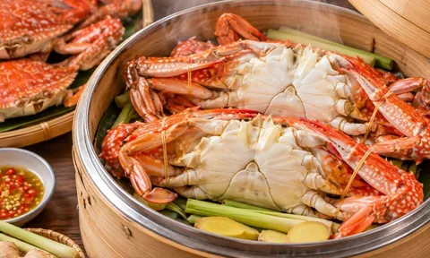 Hấp cua, ghẹ nên để ngửa hay úp? Nên cho vào từ nước lạnh hay nóng?
