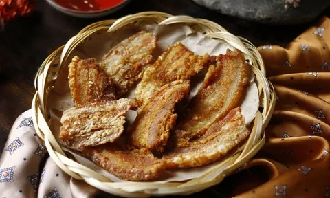 Cách làm tóp mỡ ba chỉ mắm đường giòn rụm, vàng thơm