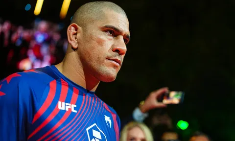 Alex Pereira hé lộ lý do khiến việc chuyển sang thi đấu boxing là "nhiệm vụ bất khả thi"