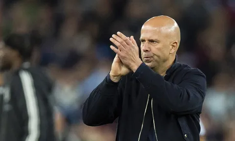 Arne Slot có bến đỗ mới sau 4 tháng bị Liverpool sa thải