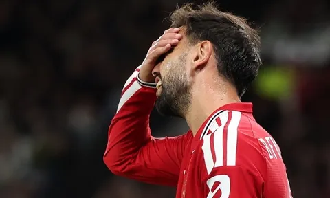 Khi người hùng Bruno Fernandes gây khó cho MU