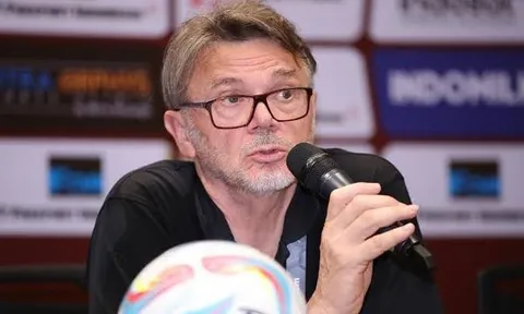 HLV Troussier chỉ ra vấn đề lớn nhất của bóng đá Việt Nam