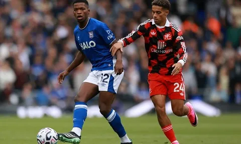 Ipswich Town lội ngược dòng ngoạn mục hạ Fulham trong 3 phút
