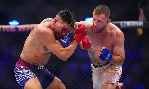 Justin Gaethje đánh bại Ilia Topuria: Khoảnh khắc rợn người khi nhà cựu vô địch thốt lên "tôi không thể thấy gì"