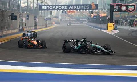 Russell gặp tai nạn ở chặng đua Singapore
