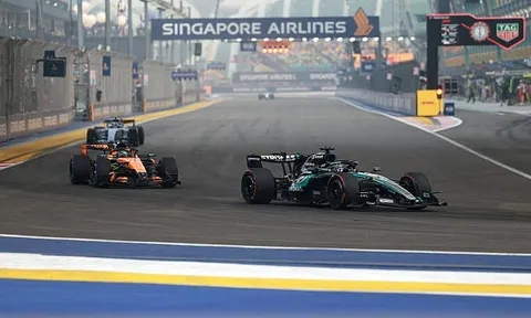 Russell gặp tai nạn ở chặng đua Singapore