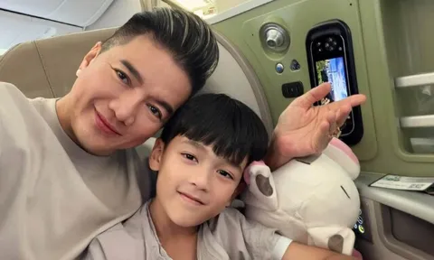 Đàm Vĩnh Hưng cho con trai đi máy bay hạng thương gia, quý tử được khen như "bản sao" của bố