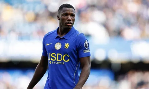 Paul Merson gọi Caicedo của Chelsea là tiền vệ phòng ngự hay nhất