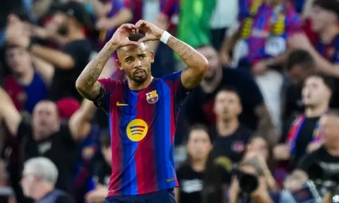 Gabriel Jesus giải bài toán mang tên Raphinha cho Hansi Flick