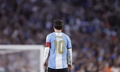 Cựu trợ lý Argentina hé lộ chuyện Messi mua 20 xe máy tặng nhân viên