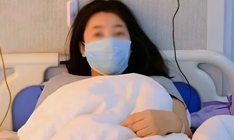 Mẹ thấy con gái 14 tuổi vòng bụng ngày càng to nên đưa đi khám, kết quả siêu âm gây ngỡ ngàng