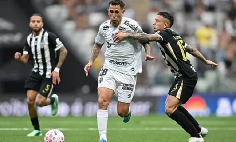 Ghi 2 bàn phút bù giờ, Atletico-MG ngược dòng hạ Santos