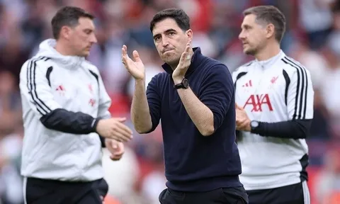 Bài học cay đắng cho Iraola trong ngày Liverpool thảm bại
