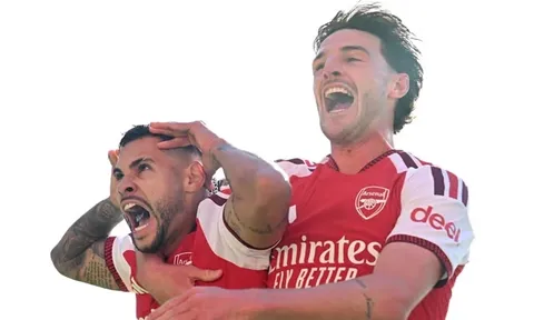 Bom tấn Guimaraes giúp Arsenal giải cứu Declan Rice