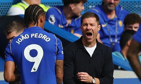 Đòn phủ đầu và sự lạnh lùng định hình nên Chelsea của Alonso