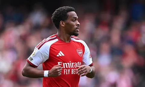 Timber thừa nhận Arsenal đang bước trên lằn ranh mong manh