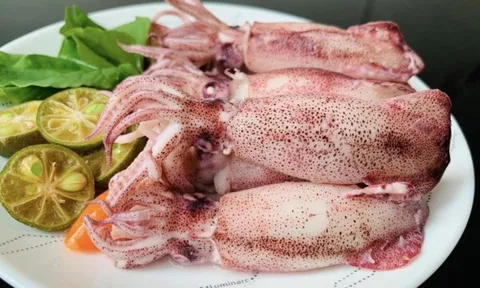 Cách luộc mực không cần nước, ngọt lịm, giòn sần sật