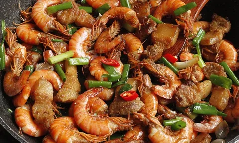 Cách rang tôm cùng thịt thơm ngon, lên màu cánh gián đẹp