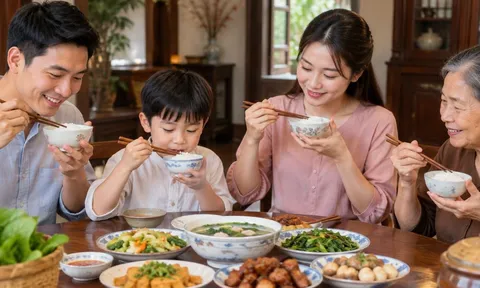  Vì sao người xưa dặn khi ăn cơm phải bưng bát lên, không cúi xuống theo vị trí đặt bát?
