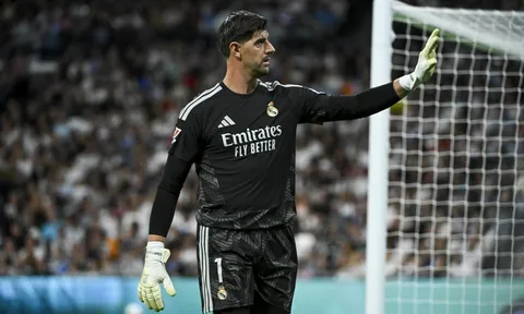 Romano xác nhận Real Madrid trói chân Courtois đến năm 2028