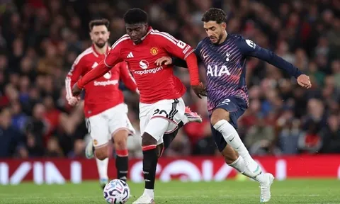 Baleba sắm vai Pogba mới, cứu rỗi tuyến giữa MU