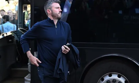 Nicky Butt hé lộ Carrick từng không muốn làm HLV