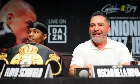 Oscar De La Hoya tiết lộ tương lai rộng mở của Floyd Schofield sau chiếc đai vô địch thế giới