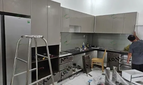 Vì sao Nhà Bếp Việt không chọn tấm nhựa rỗng cho thùng tủ bếp?