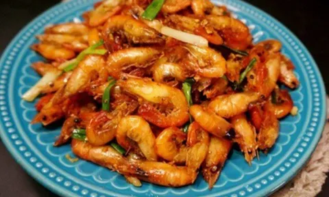 Rang tôm, nhiều người hay cho thứ này nhưng lại làm tôm khó giòn, kém ngon