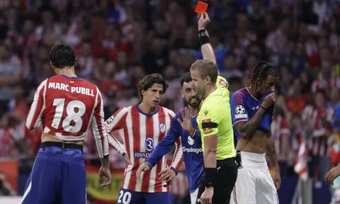 Yoro bị đuổi, Man Utd cay đắng gục ngã trước Atletico