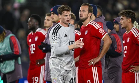 Olise nhận thẻ đỏ, Bayern mất điểm ngay phút 90