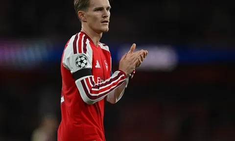 Vấn đề lớn đằng sau tấm màn nhung ba bàn thắng của Arsenal