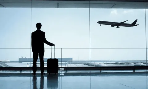 Người thường xuyên công tác nên đặt vé Vietnam Airlines hay VietJet Air?