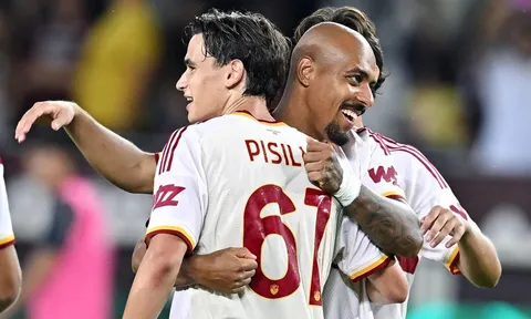 Arsenal và Chelsea vừa có thêm lý do để theo đuổi Donyell Malen