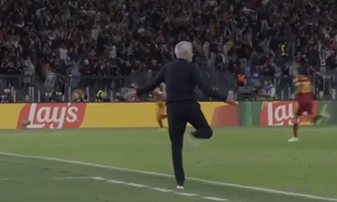 Mourinho nổi cáu thay Vinicius vì pha giật gót ngớ ngẩn