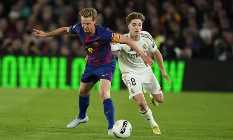 Mất chỗ đứng dưới thời Flick, De Jong đếm ngày rời Barca?