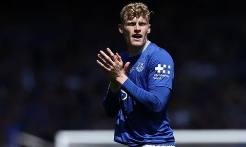 Man Utd kích hoạt vụ Branthwaite sau sự cố Martinez