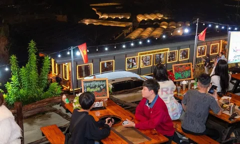 Tiệm Nướng Trạm Dừng Chill: vừa nướng BBQ vừa ngắm tàu cổ Đà Lạt - Trại Mát, hoàng hôn và biển đèn nhà lồng