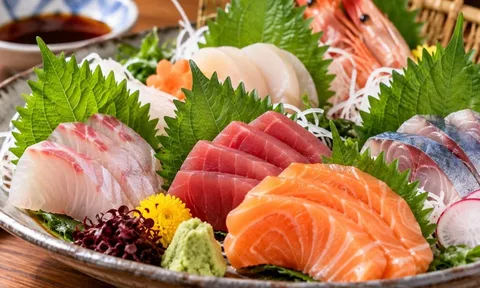 Tại sao món cá sống ở Nhật thường ăn kèm lá tía tô?