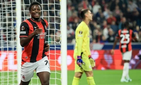 Cisse lập loạt kỷ lục cùng AC Milan ở tuổi 19