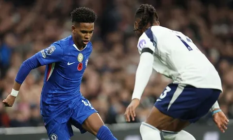 Lý do Estevao từ chối rời Chelsea dù ít được ra sân