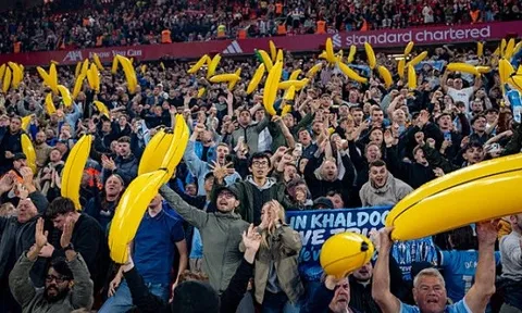 Cựu sao Man City kiếm đậm nhờ bán chuối bơm hơi giá 10 bảng