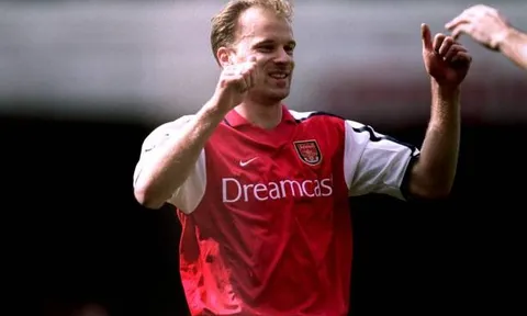 Dennis Bergkamp và đỉnh cao nghệ thuật xử lý trong không gian hẹp