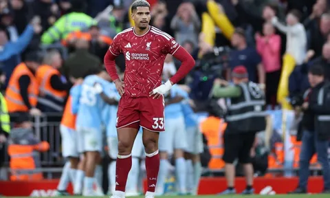 Barcelona kỳ vọng Liverpool mua đứt Araujo