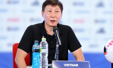 Báo Indo soi lỗi của 2 sao Việt kiều khiến HLV Kim bất an