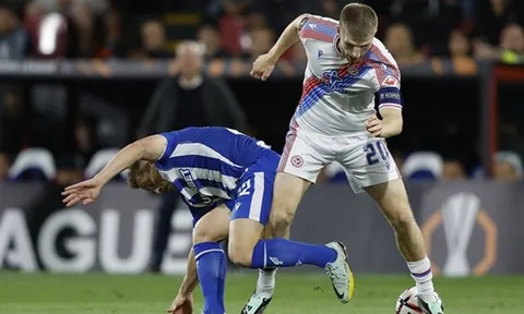 Bố mẹ của Adam Wharton can ngăn vụ ẩu đả trên đất Pháp