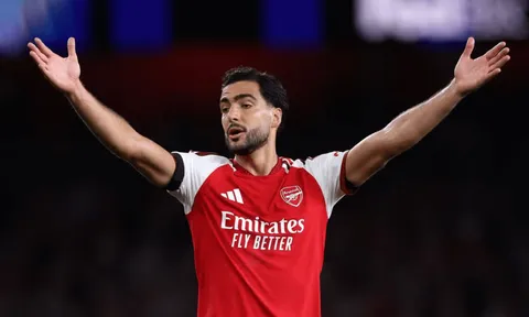 Cuộc họp bí mật giúp Arsenal vô địch Premier League