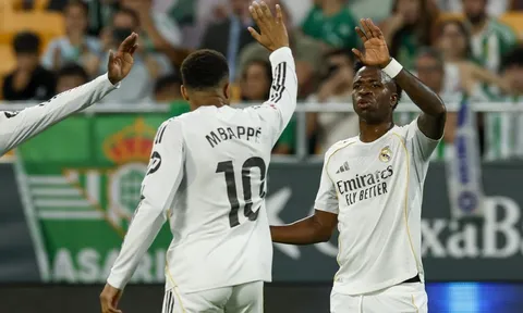 Desailly khuyên Real bán Vinicius vì dẫm chân Mbappe
