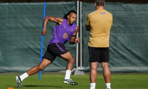 Liverpool cạnh tranh Man Utd trong thương vụ Jules Kounde